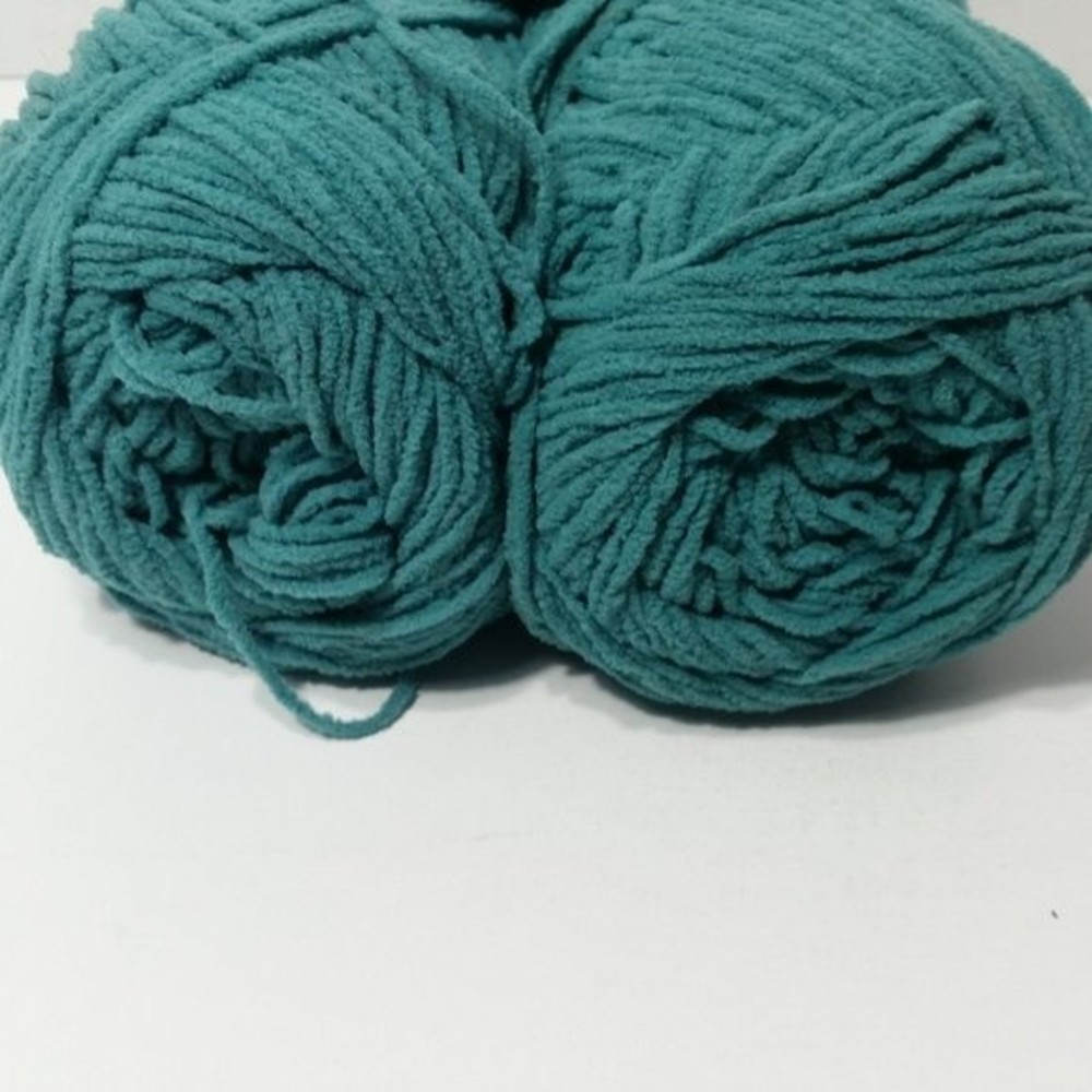 Green Worsted Yarn Soft like Microfiber 10 Skeins
